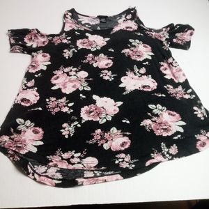 🌹3/$10.00🌹  Rue 21 Black & Pink Floral Shoulder Cutout Top